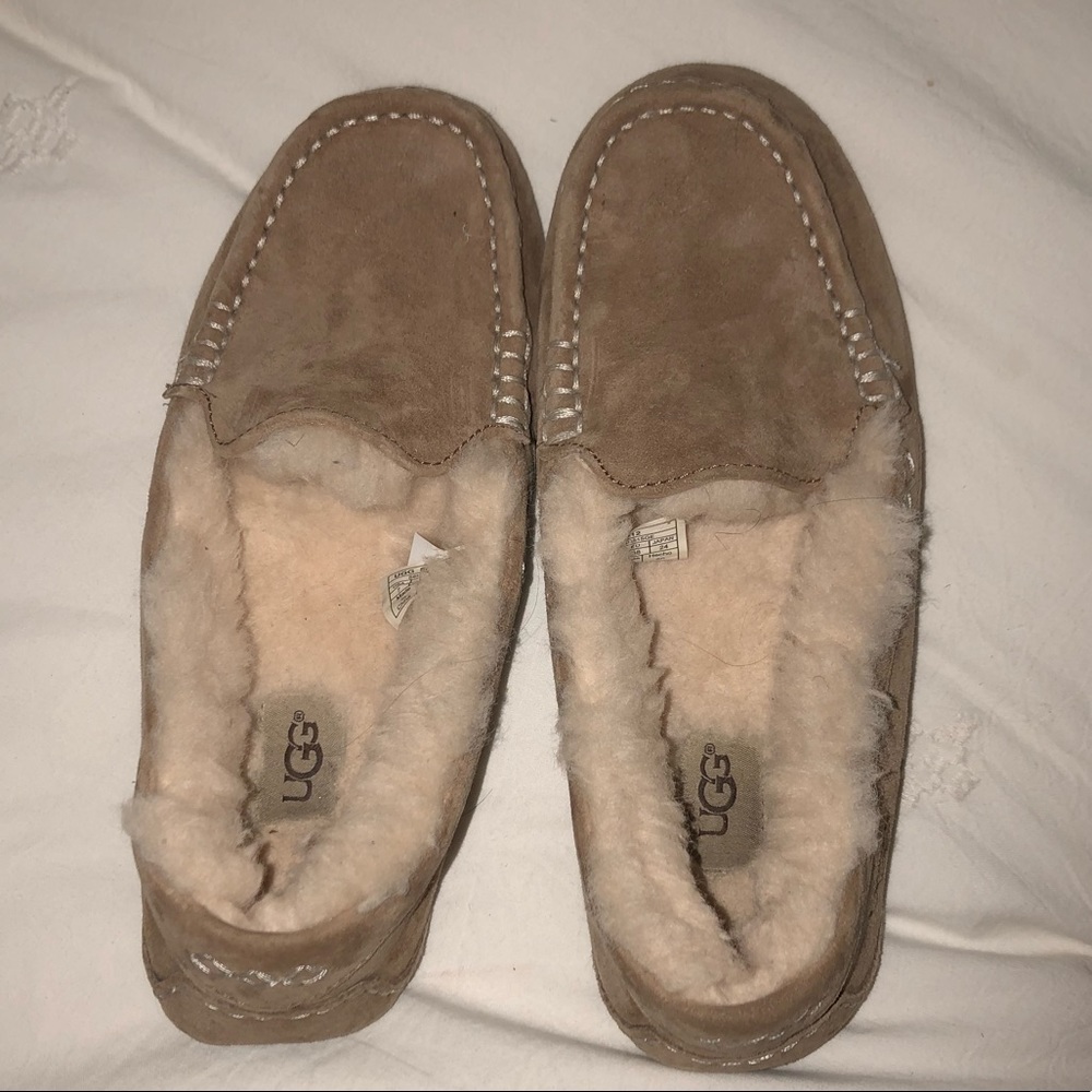 UGG SLIPPERS never worn